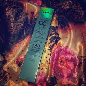 BNIB IT Cosmetics Your Skin But Better CC+ Cream